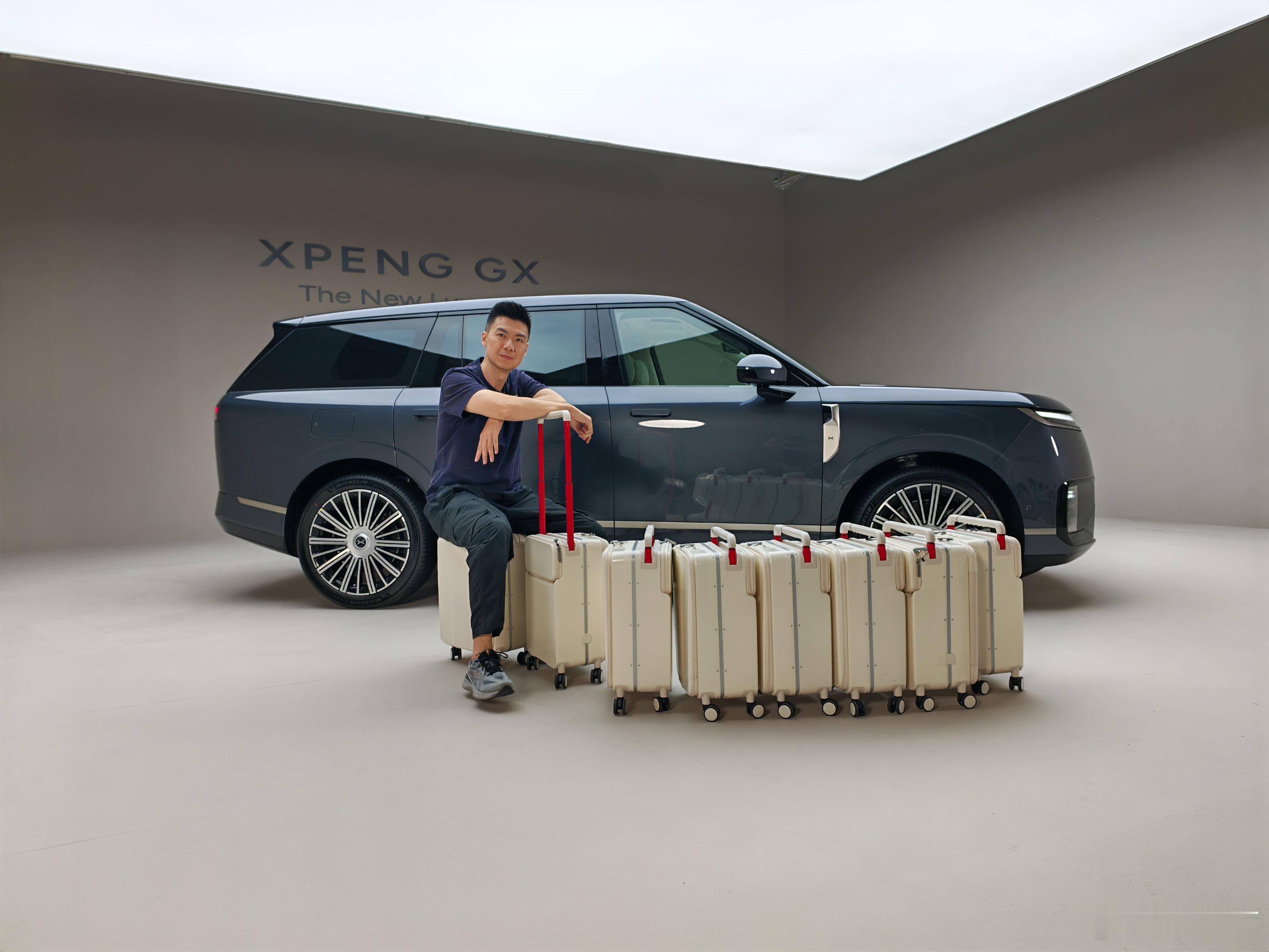 刚才小姐姐又提醒我，根据保密协议，小鹏GX今天还是只能发正侧面照片，不能透露产品