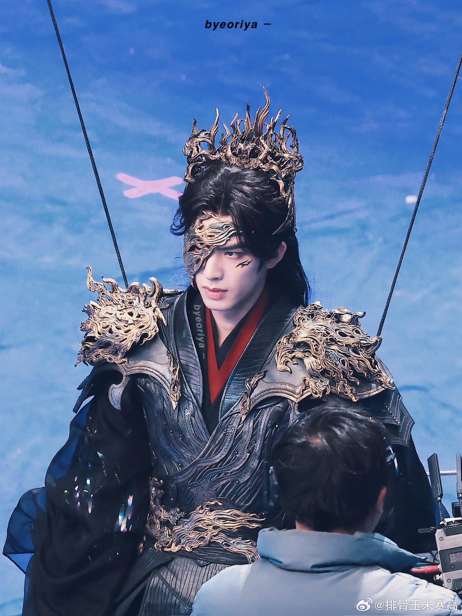 宋威龙雷修远造型   宋威龙夜叉魔尊造型清冷带杀伐感，完全就是从小说走出来的男主
