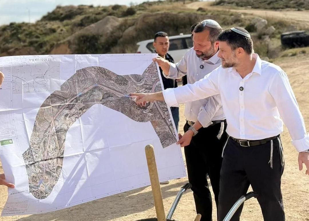 以色列财政部长贝扎莱尔·斯莫特里奇宣布修建一条新道路的计划（2026年2月24日