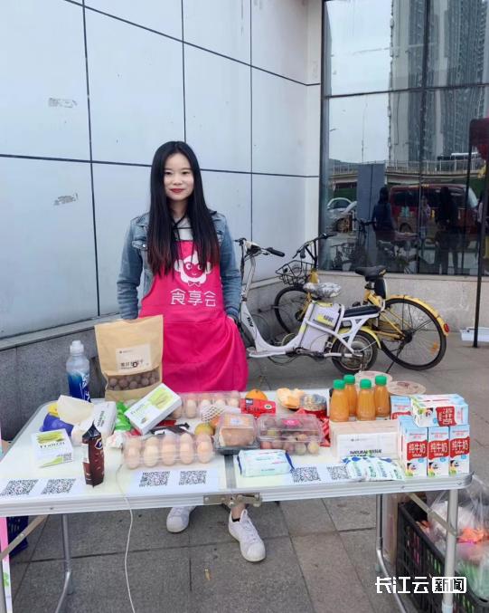 七百块的创业本金，能走多远？一位 90 后单亲妈妈，用摆地摊的起步方式，交出了年