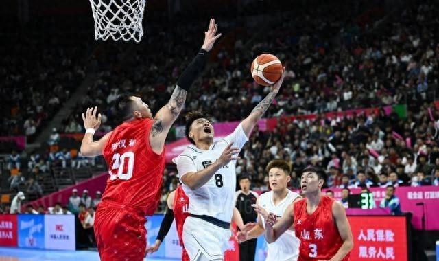 广东男篮赢了，大比分赢了，所有人都在说，广东队厉害，真厉害，也不知道怎么夸了，广