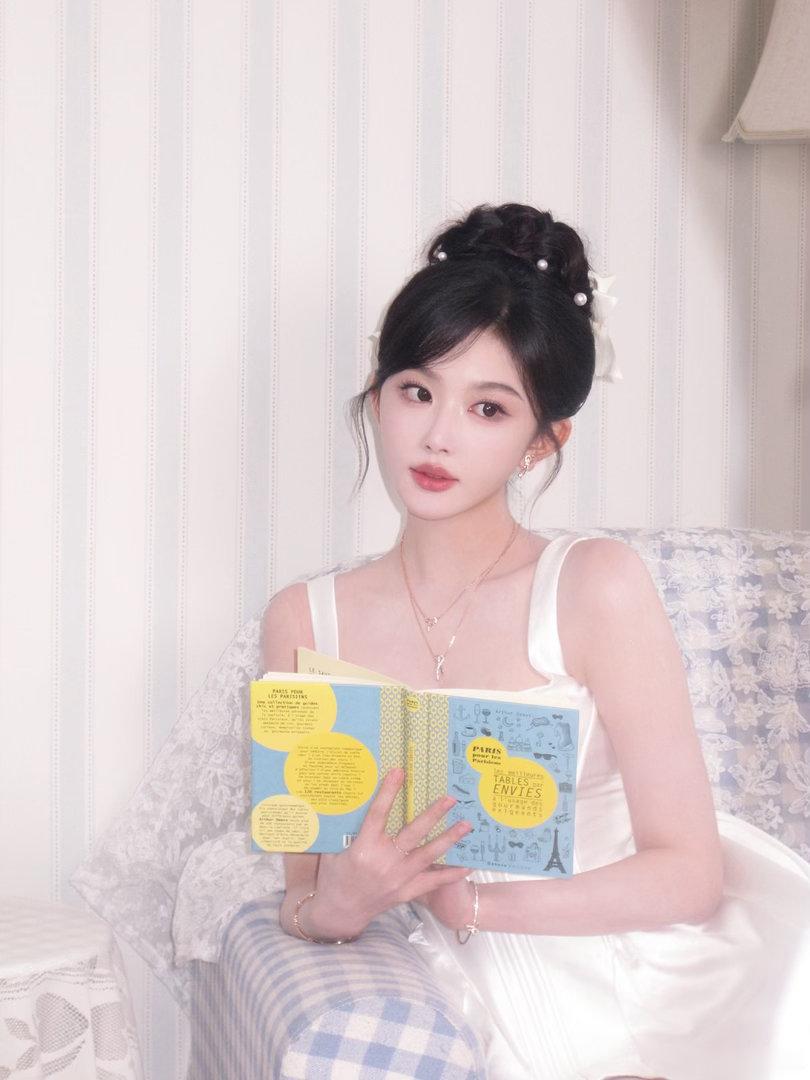 孔雪儿昭阳公主孔雪儿好美萌白色抹胸礼裙清纯漂亮，每一张都美到心巴上