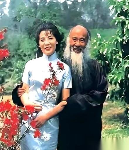 翻开民国画坛的旧账，张大千的情史里，最让人咋舌的不是什么绝世名伶，而是那个给他生