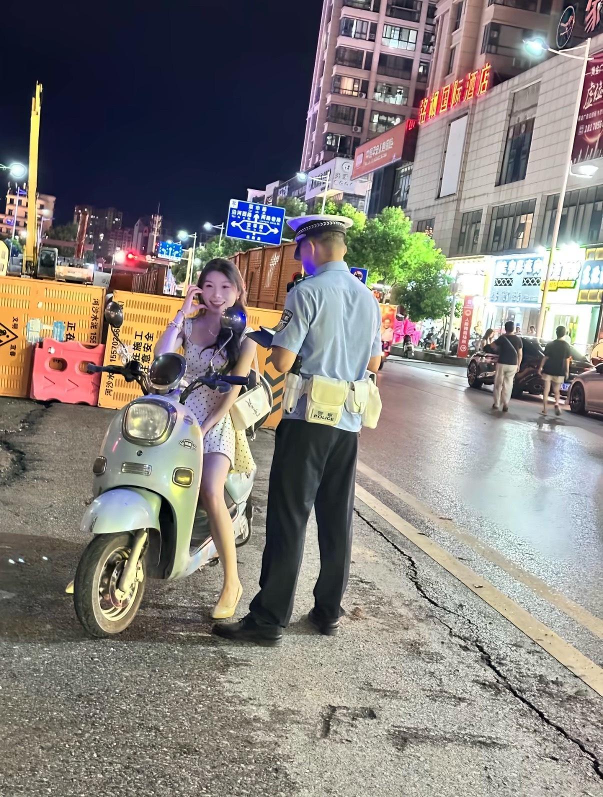 爱笑的女孩运气都不会太差[doge] ​​​