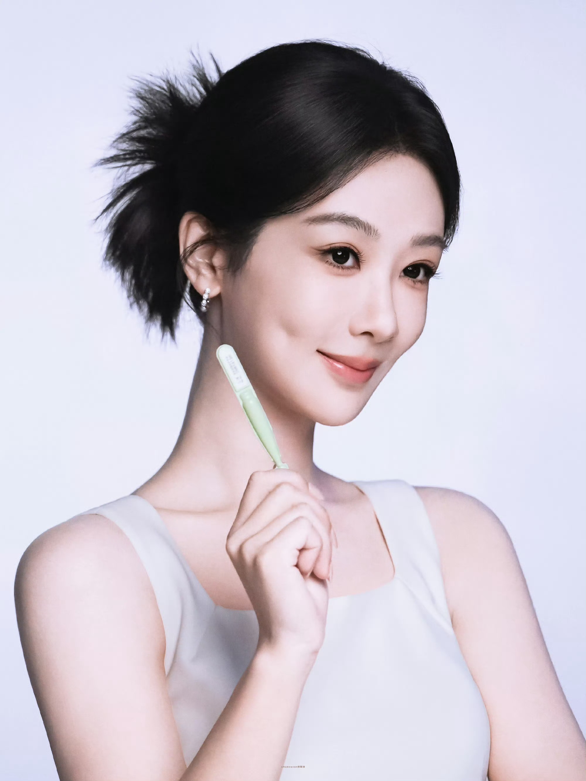 杨紫杨紫玉兰花开君再来  yz杨紫董竹君见山是深情伟岸，见海是热情澎湃，见你就爱