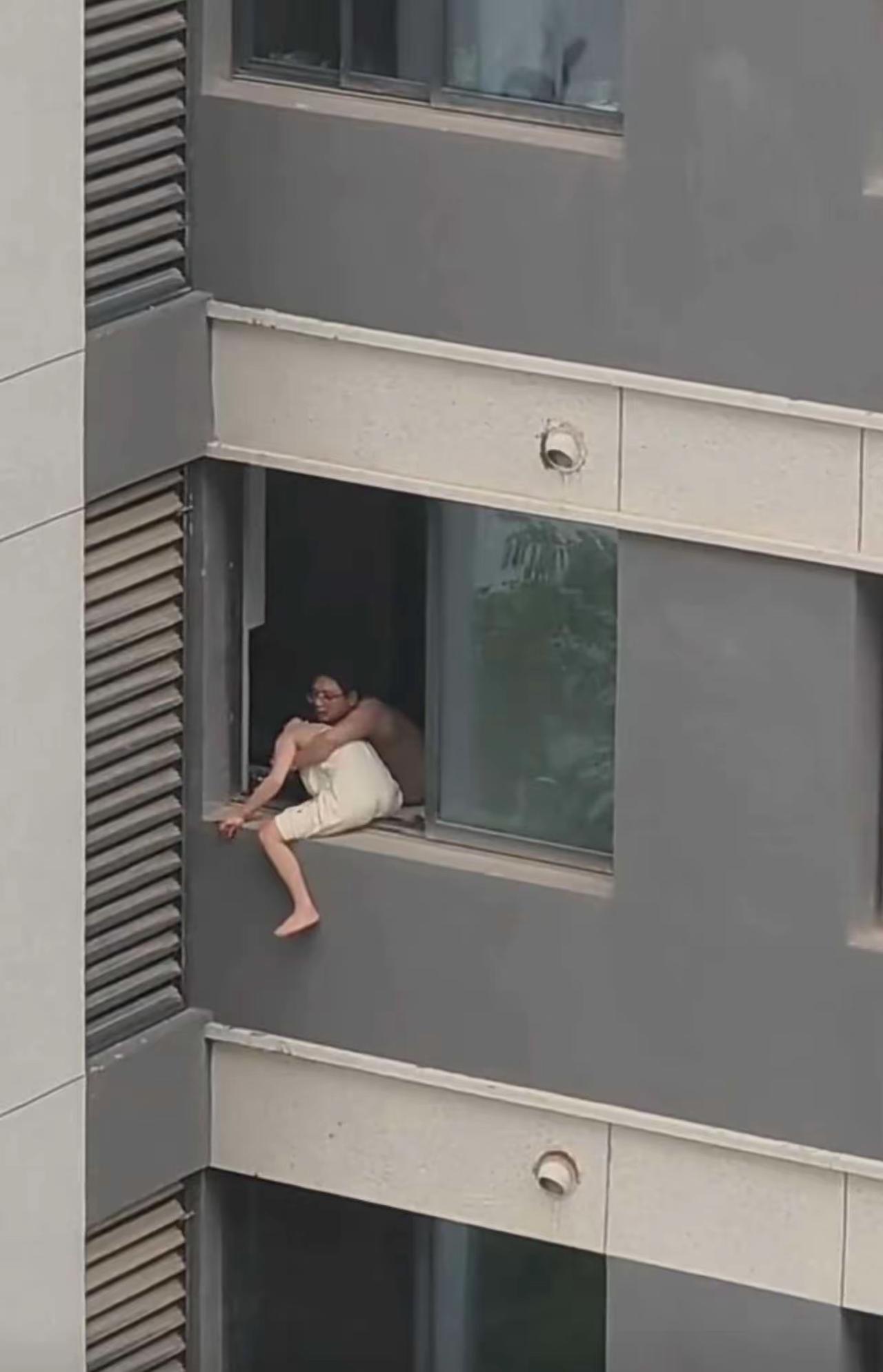你说人为什么会被脾气左右呢
人生不过几万天
有什么事情不能好好解决