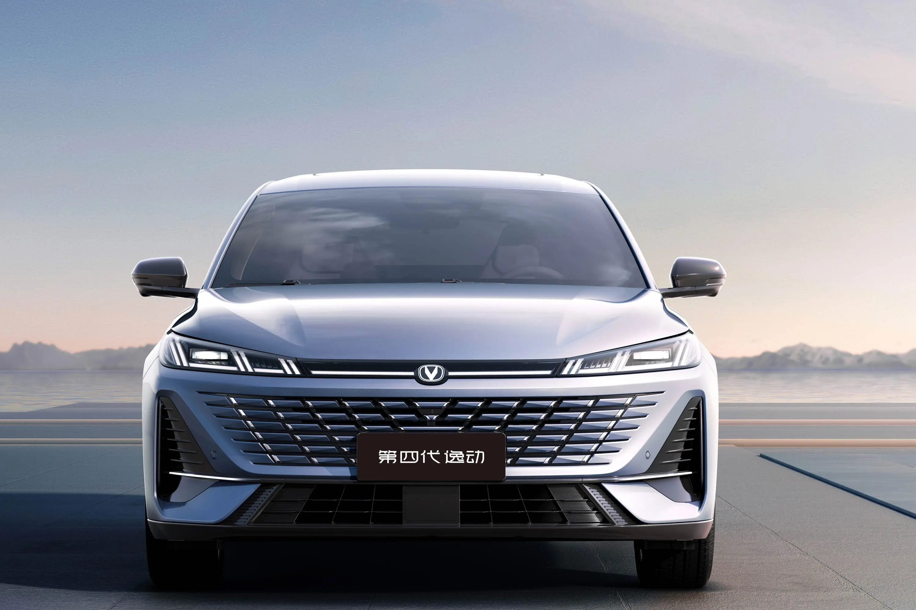 最近开长安逸动跑了快一个月，日常通勤加周末带家人周边游，整体用下来真的越开越顺手