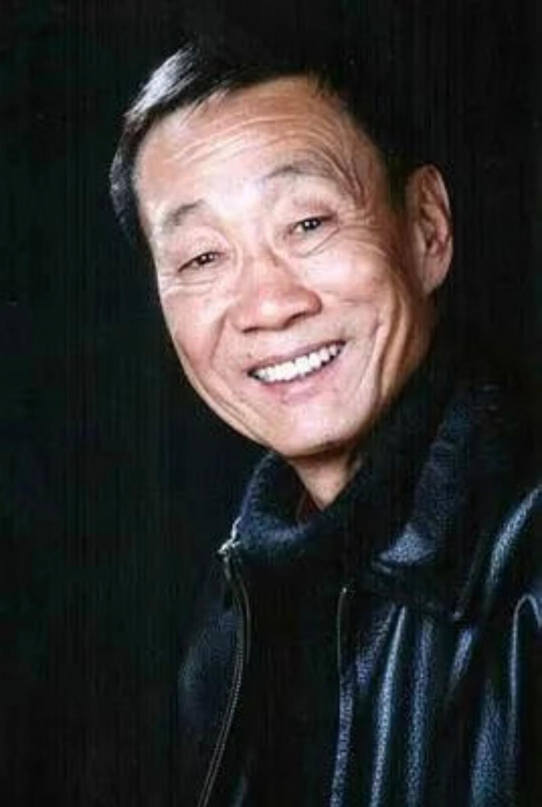 人民艺术家戈治均去世了，
查了一下才知道，
和所有明星不同，他的晚年生活居然是这