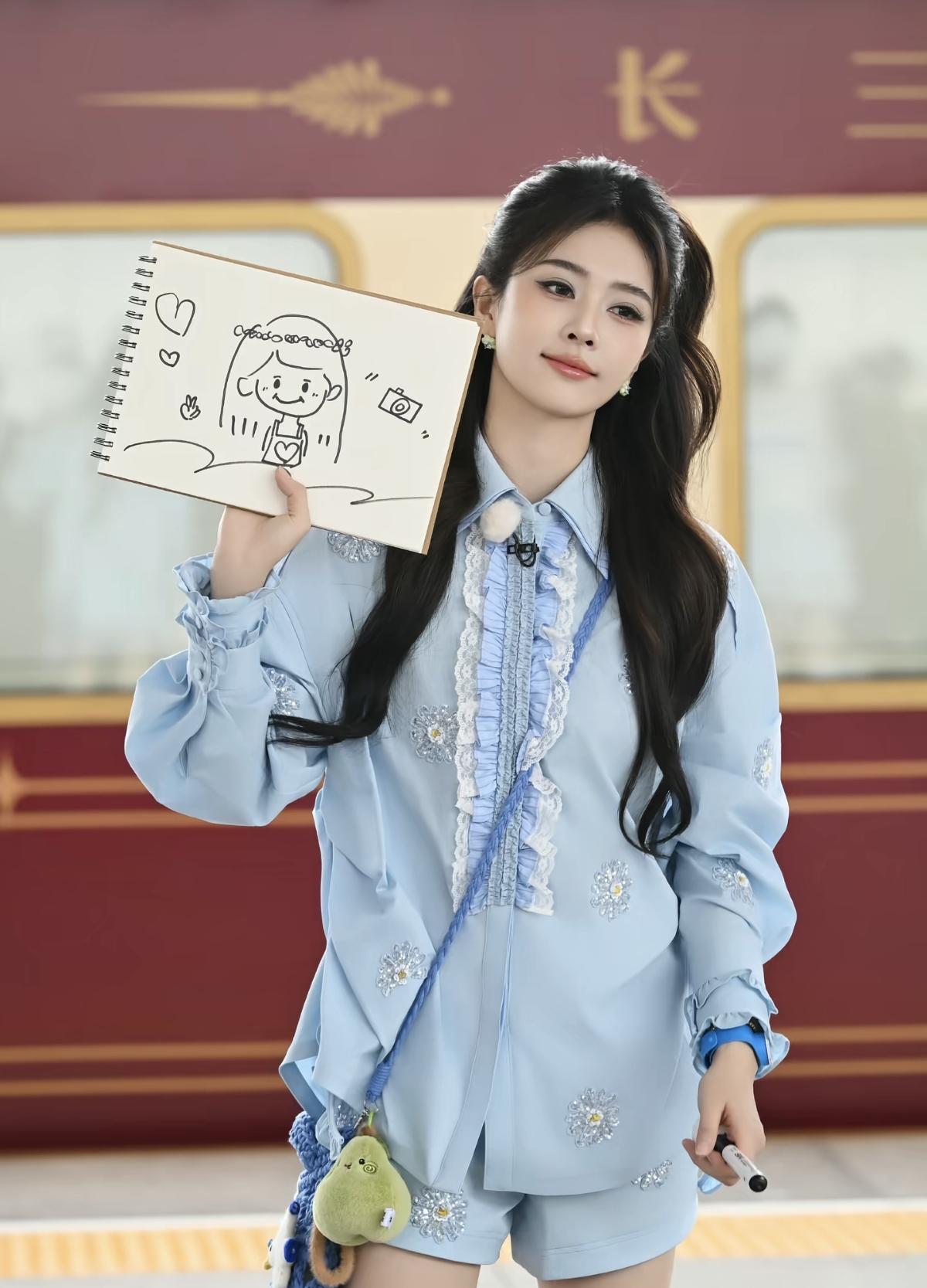 白鹿小画家如期而至✨温柔可以与生俱来，但独立必须自我成全，自己做自己的避风港[赞