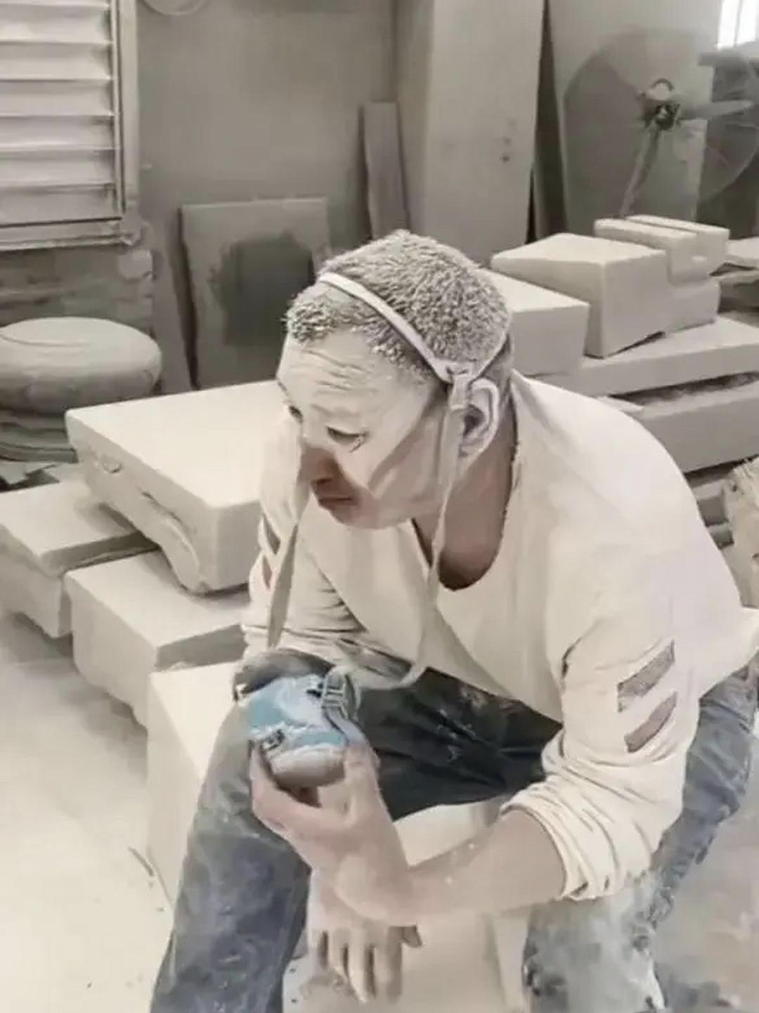 了解了一下我们企业退休工人的退休金，大为吃惊。一连问了3个，21年工龄的拿着21