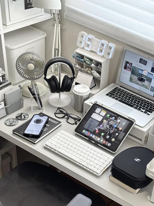 书桌是我的独处避风港～🎵