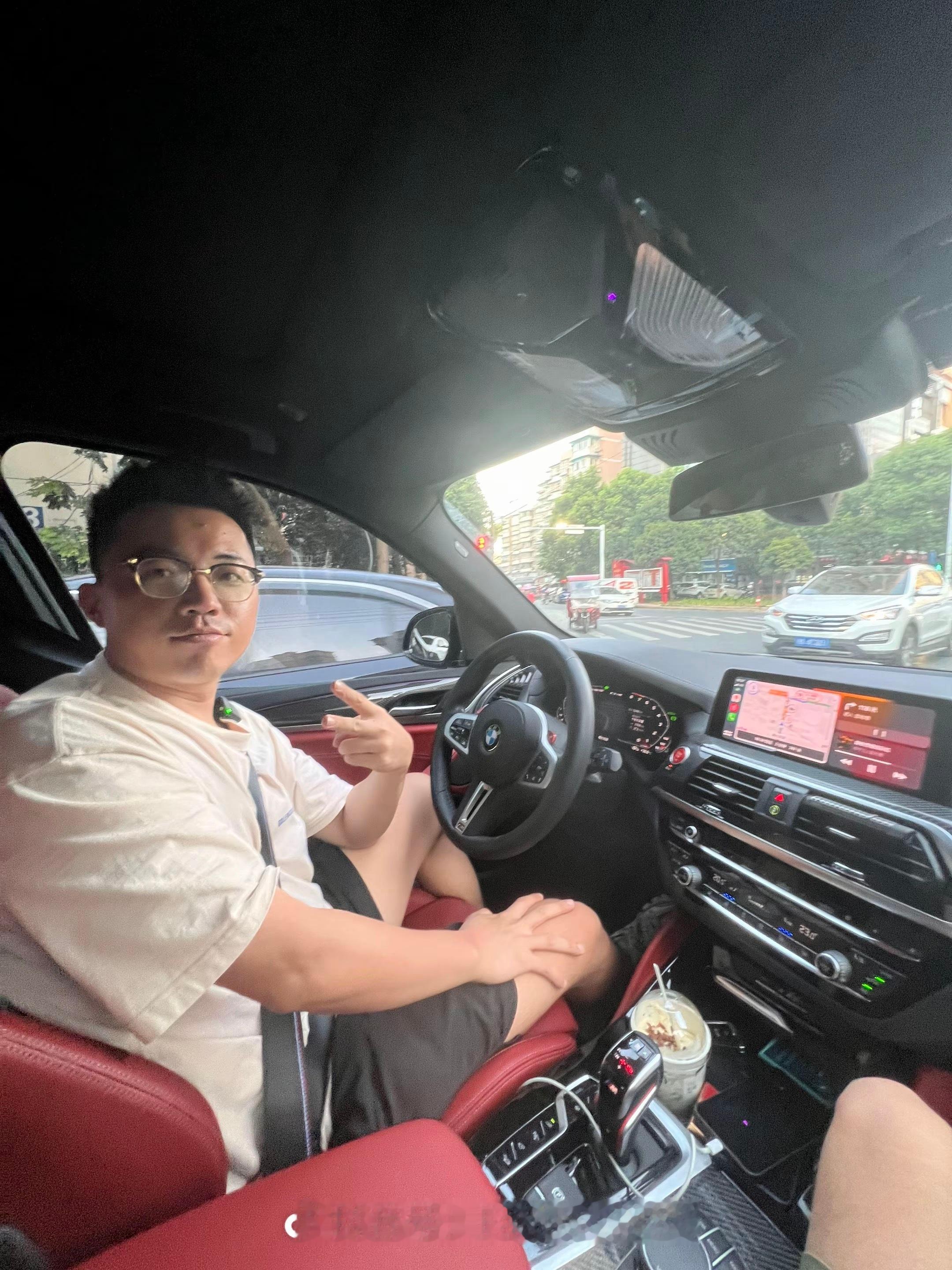隔壁短视频刷到这个。我老公以前好帅。你们以前为什么也不劝劝我，我以前真的微博也会