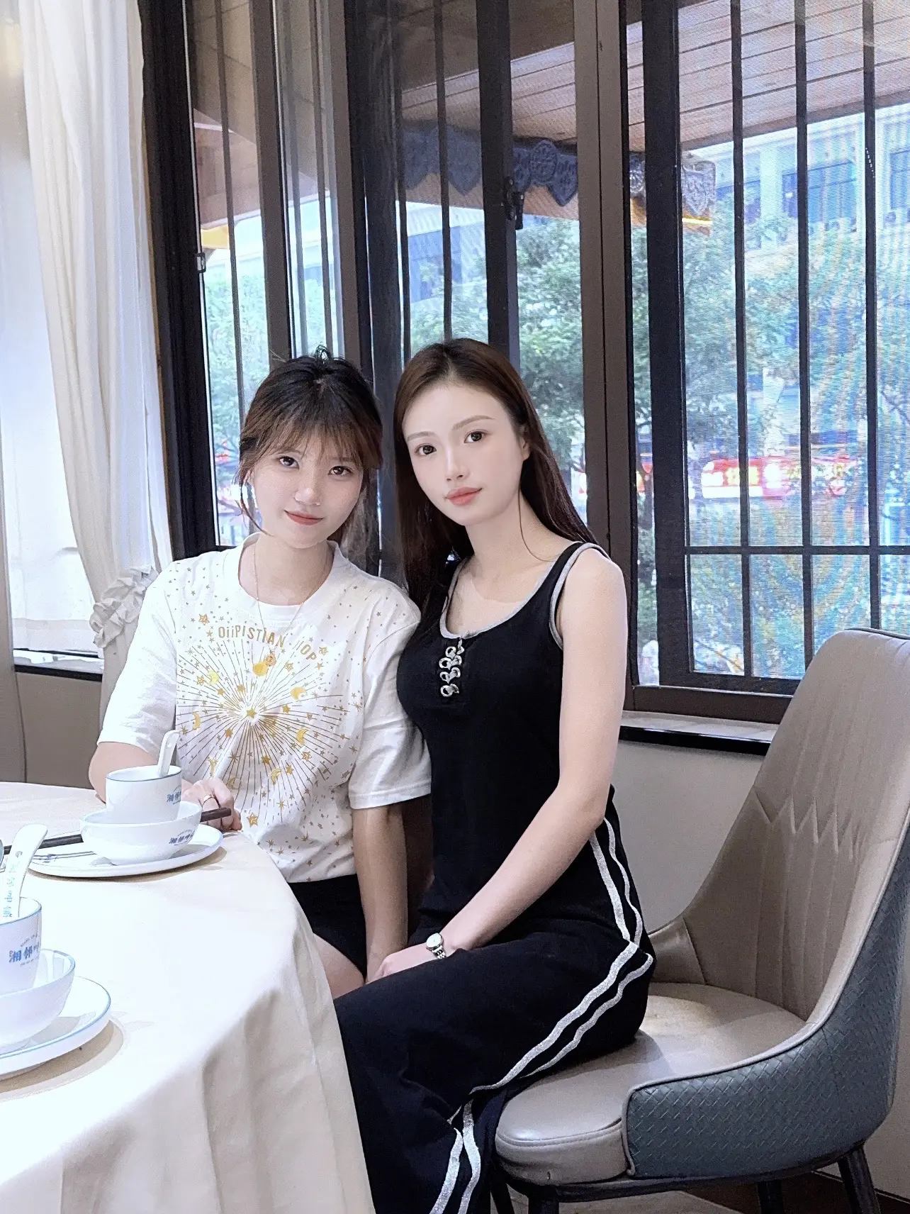 没啥志气 就愿意留在这个小县城 在家人看得到的地方 有着一份相对稳定的...