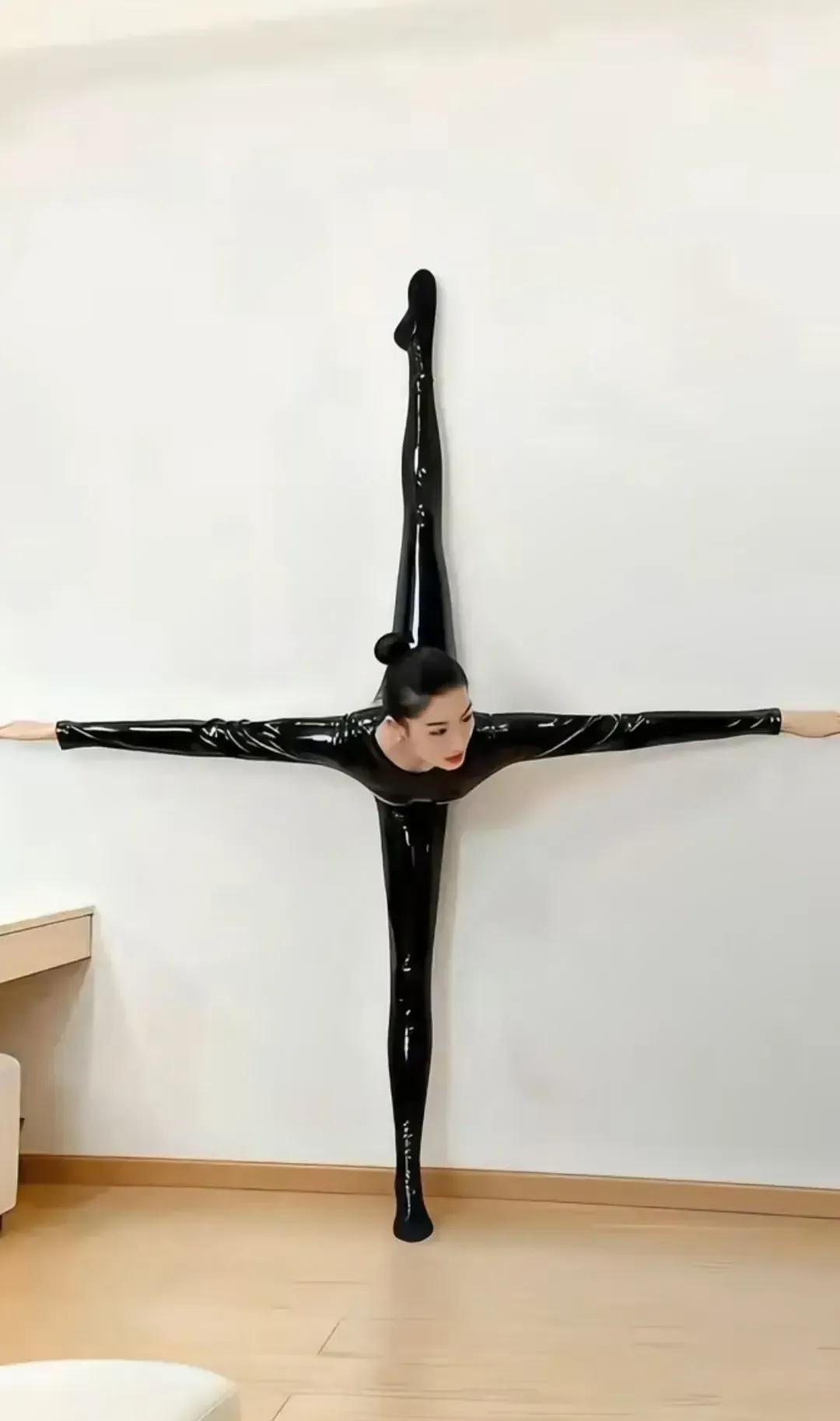 要练多久的舞，才能做出如此优美的动作？