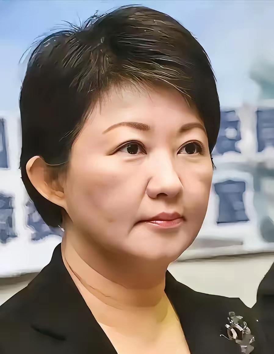 卢秀燕太自以为是，从没有把郑丽文放在眼里。
事实上，玩政治，郑丽文要比她圆滑老道