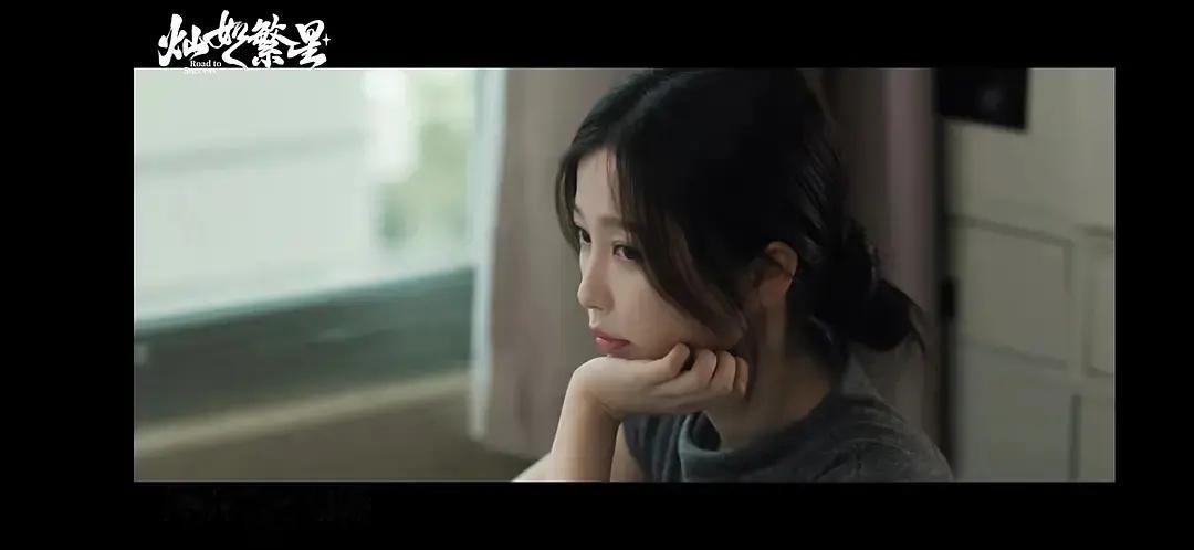 虞书欣的侧脸也太虐了，五官也太扁平了 