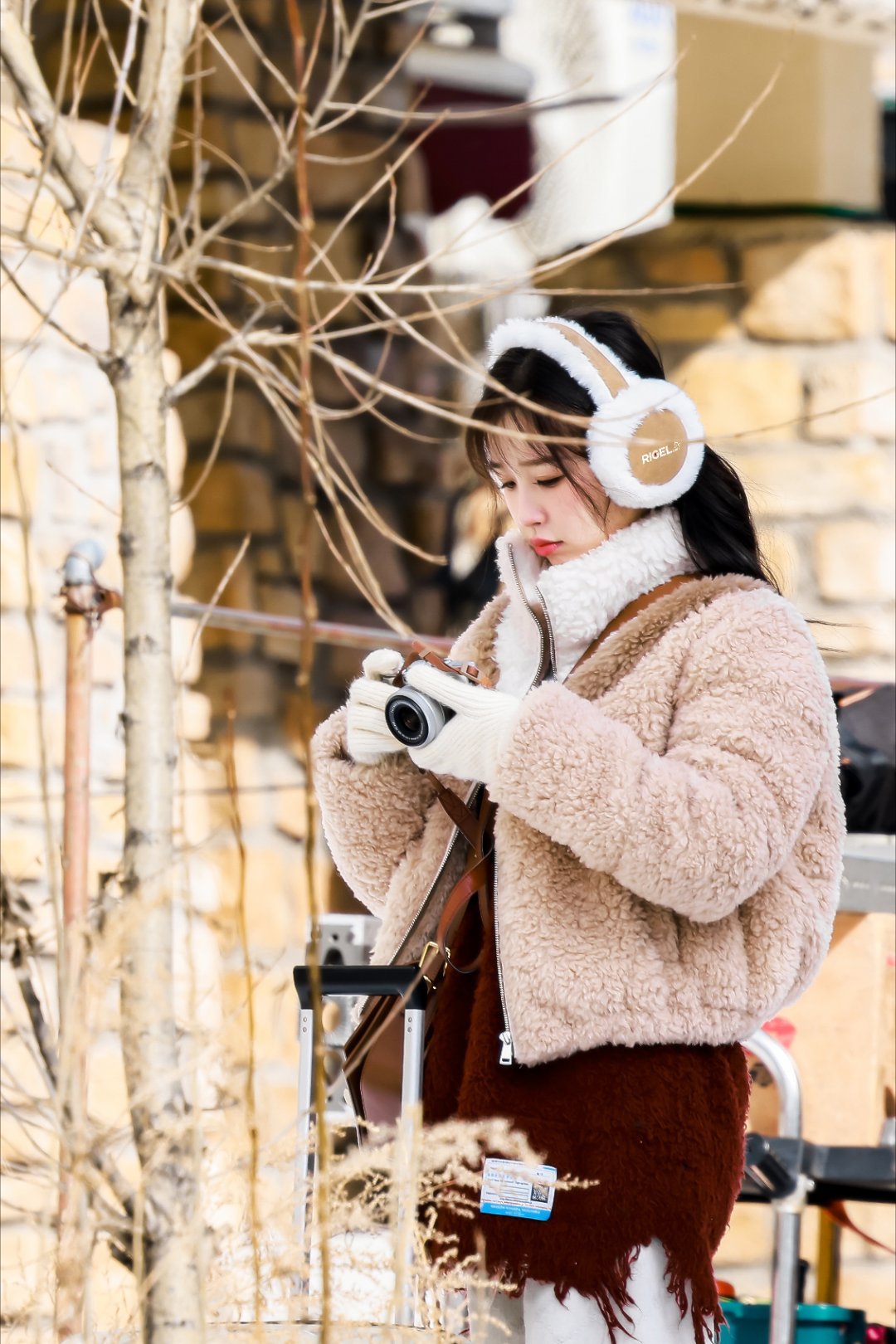 雪地最可爱的公主卫枝宝宝 萌薯辣[可怜] ​​​