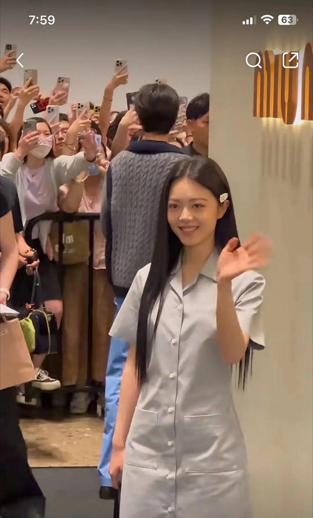 赵今麦穿的这套miumiu好皱好没质感 ​​​