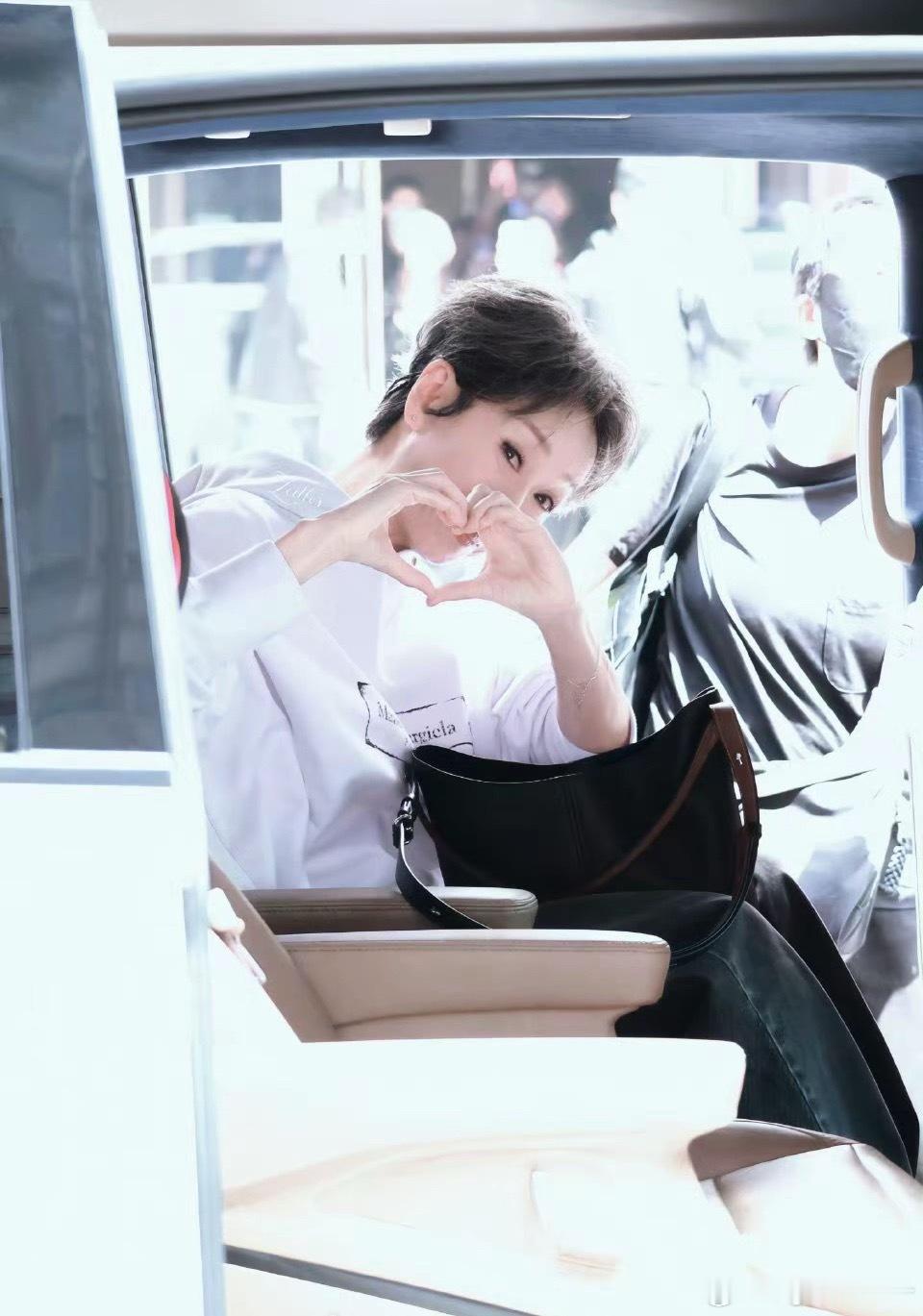 叶童  演技封神！叶童戏路无界，亦刚亦柔，每一个角色都鲜活到骨子里～叶童 