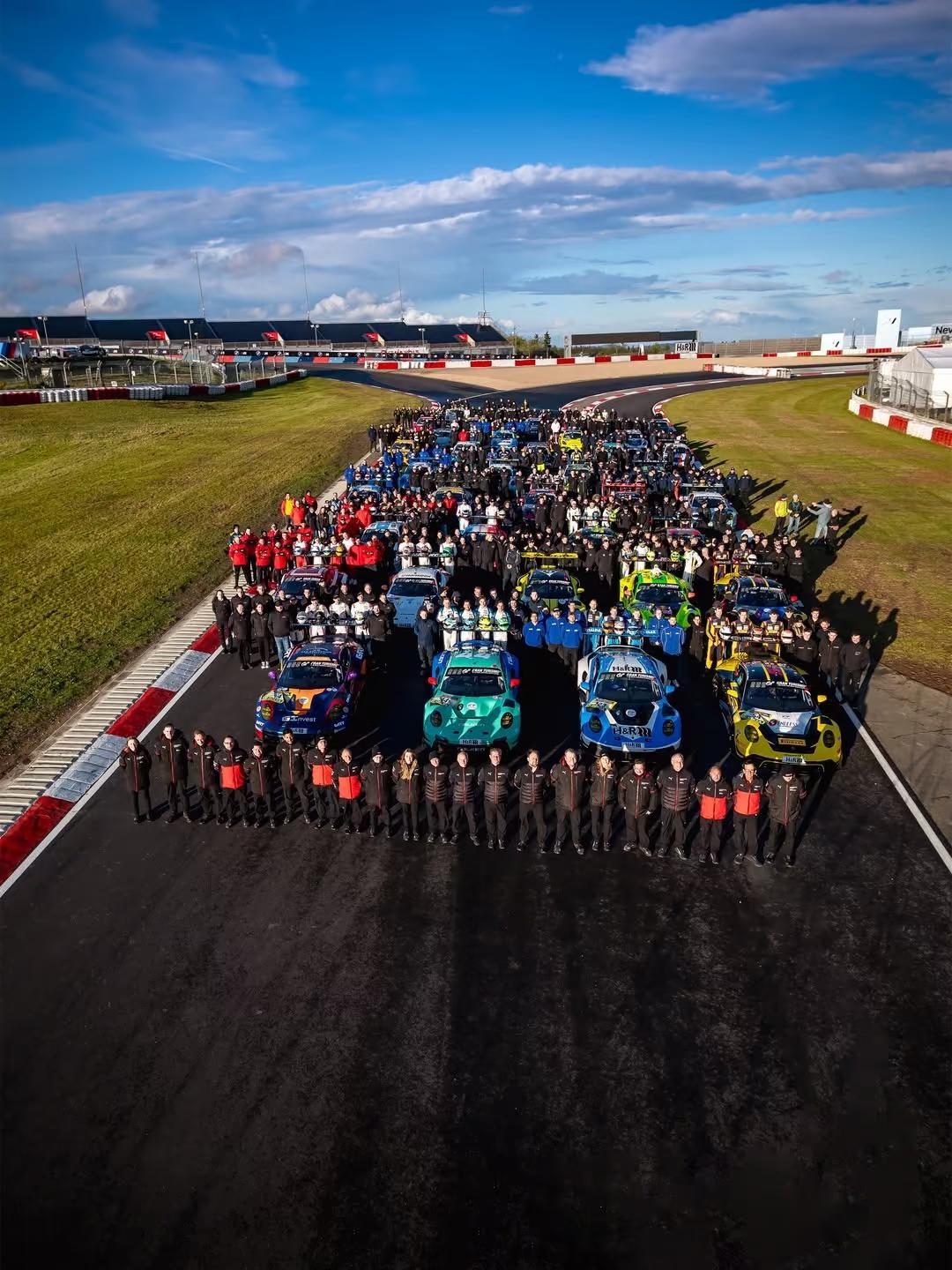 保时捷Manthey车队911 GT3R第六站重点改良双离合变速箱换挡逻辑。
首