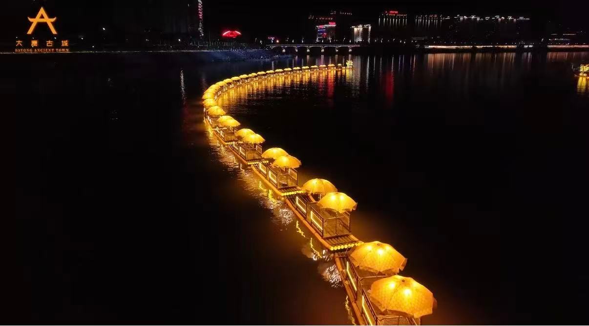 水陆双重视觉盛宴！岸边静赏长龙巡游，登船沉浸式看水上演艺去湖南澧水河打卡板板龙船