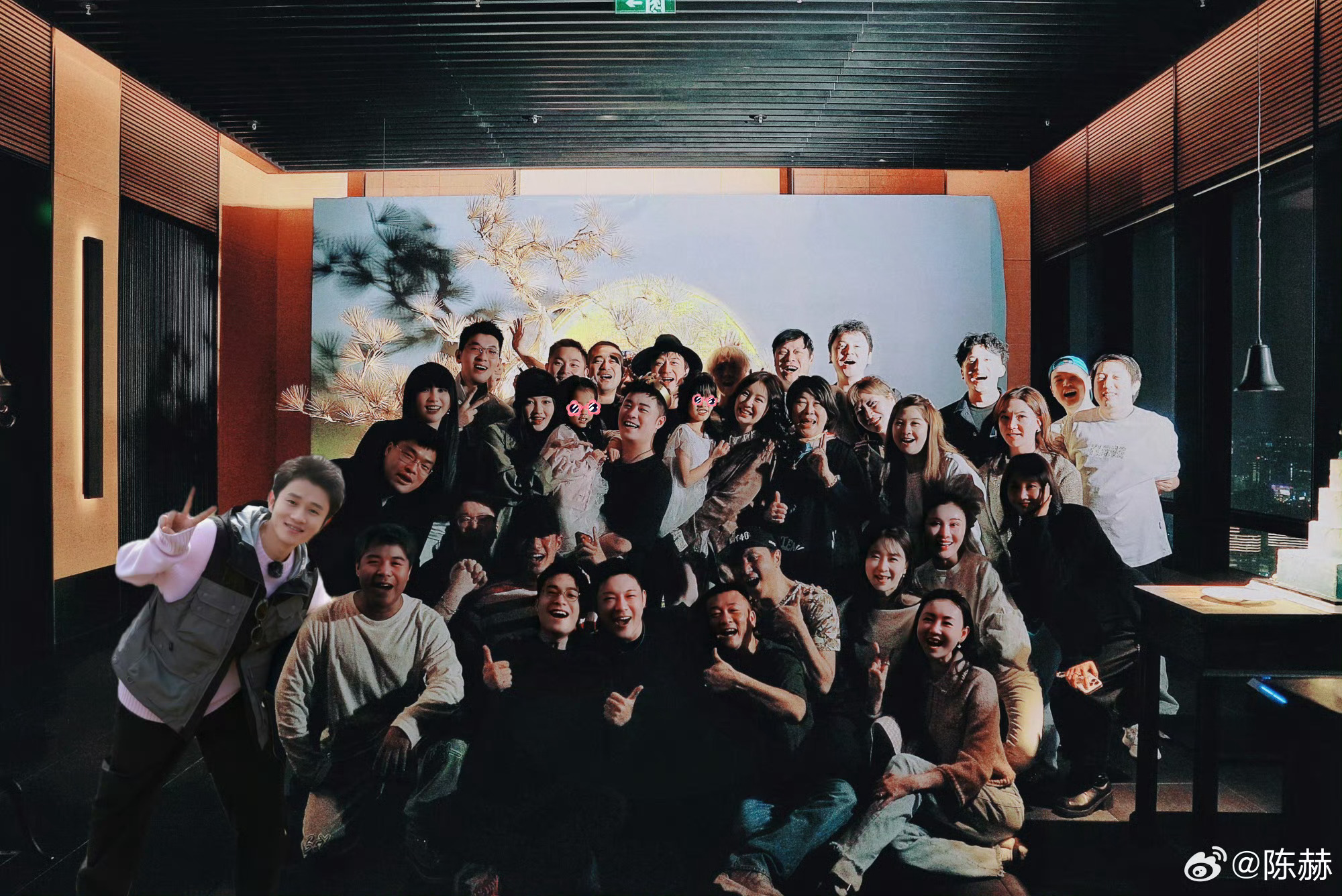 陈赫庆生照差点没看见鹿晗陈赫找了一晚上这照片里的小鹿[笑cry][笑cry][笑