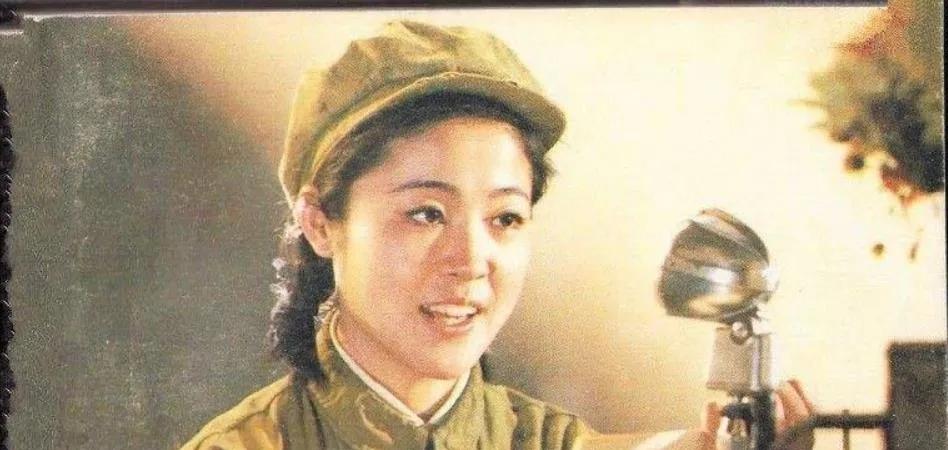 1979年，我国女翻译刘禄曾在美国访问期间，突然发现一名美国男子一直盯着她看，几