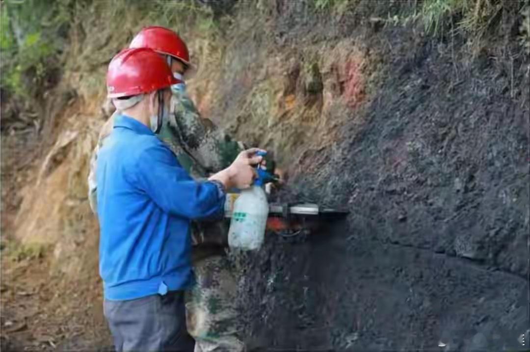 惊掉下巴了，1200吨国家管制石墨弄到美国，这胆儿真是肥上天了！第一次看到上市公