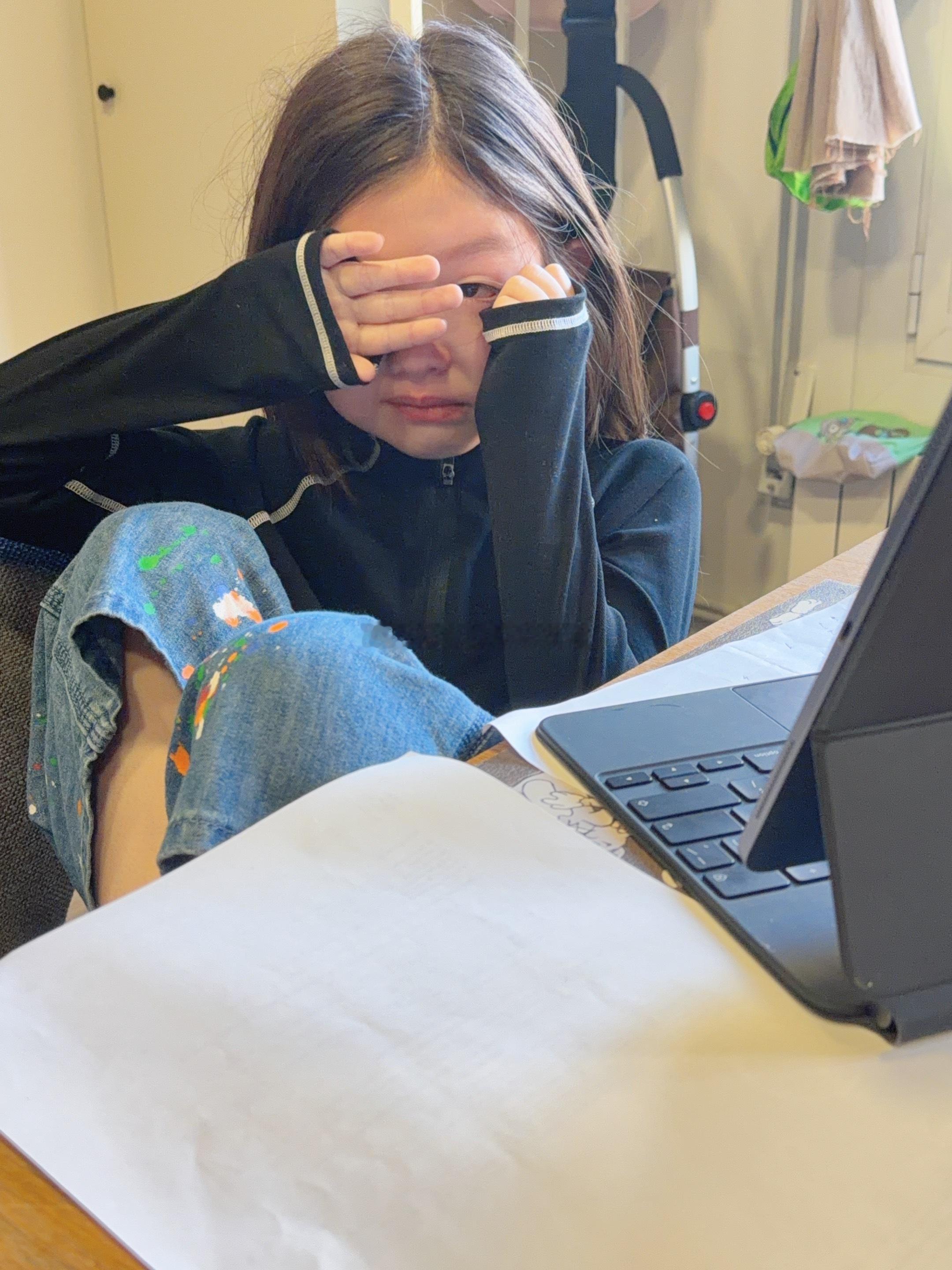 被爸说哭了 我偷偷摸过去照相然后跑了 ​​​