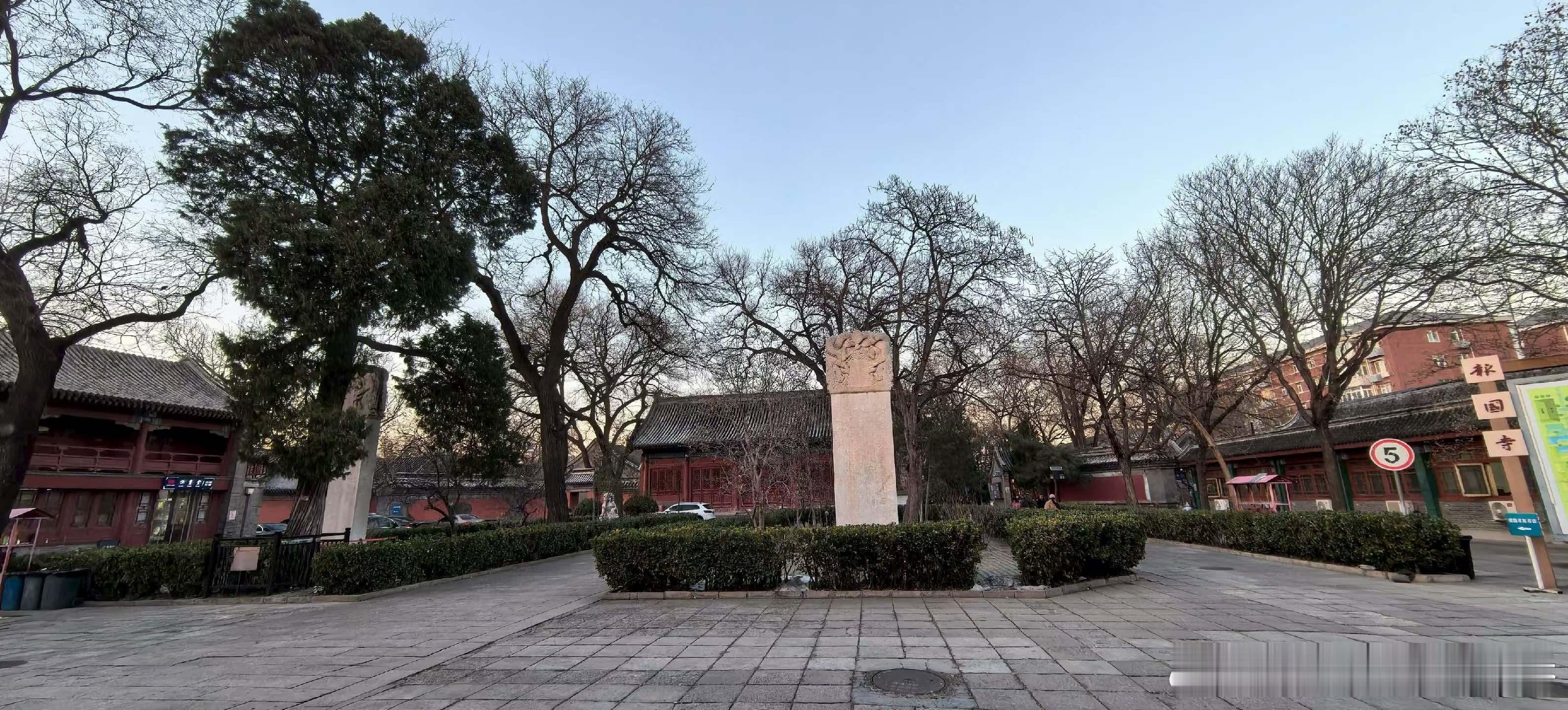 生活手记一句轻飘飘的不合适，从来不是感情的突然落幕，而是无数次失望攒够后的体面退