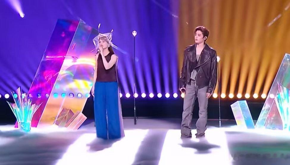 侯明昊杨丞琳首次合作舞台侯明昊杨丞琳唱我们的纪念 天赐舞台惊喜合作，用歌声珍藏属