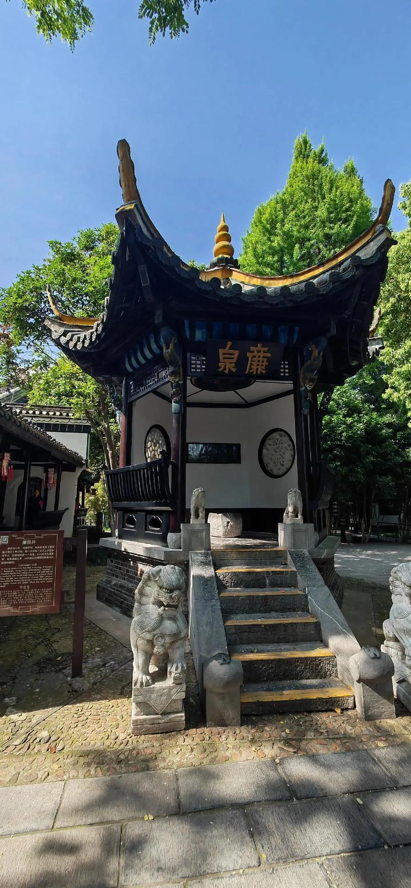 包拯没铡过陈世美，为什么还是清官符号黑脸月牙、三口铡刀，戏台上的包青天日断阳、夜