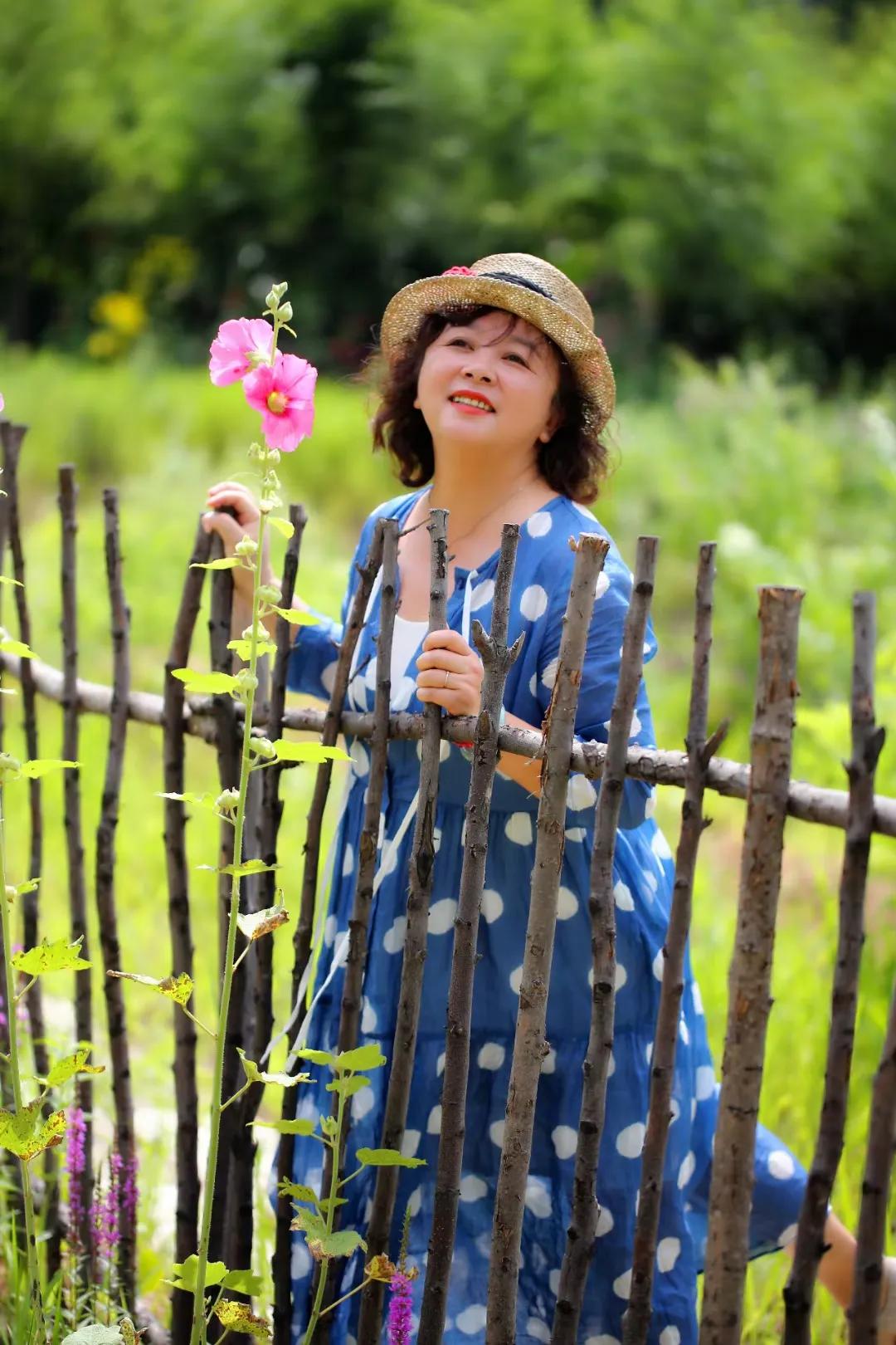 我妈妈今年69岁，每月退休工资1500元，之前一直还在打工，在茶楼或者洗脚房做饭