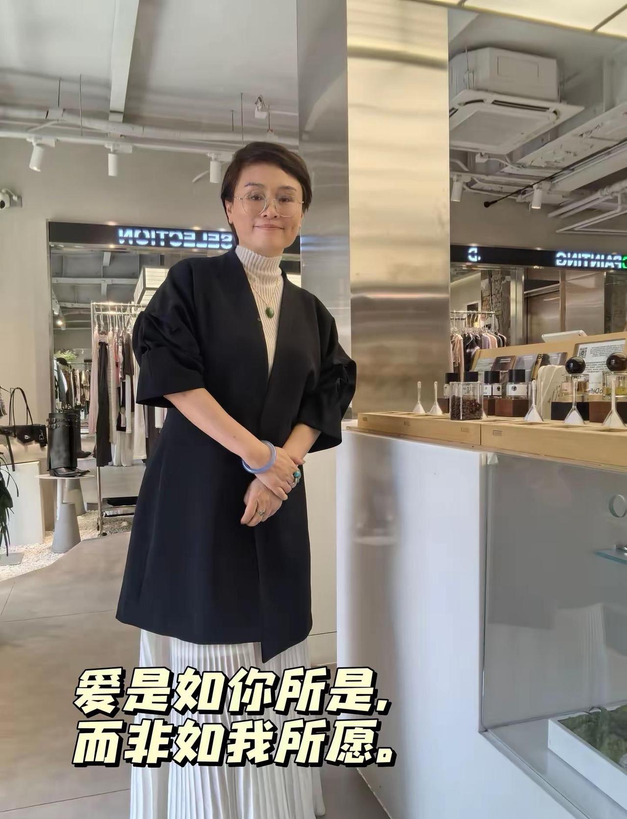 爱是接纳，是允许。能长期维持下去的关系，不是靠很强烈的爱和大量的付出。那是什么？