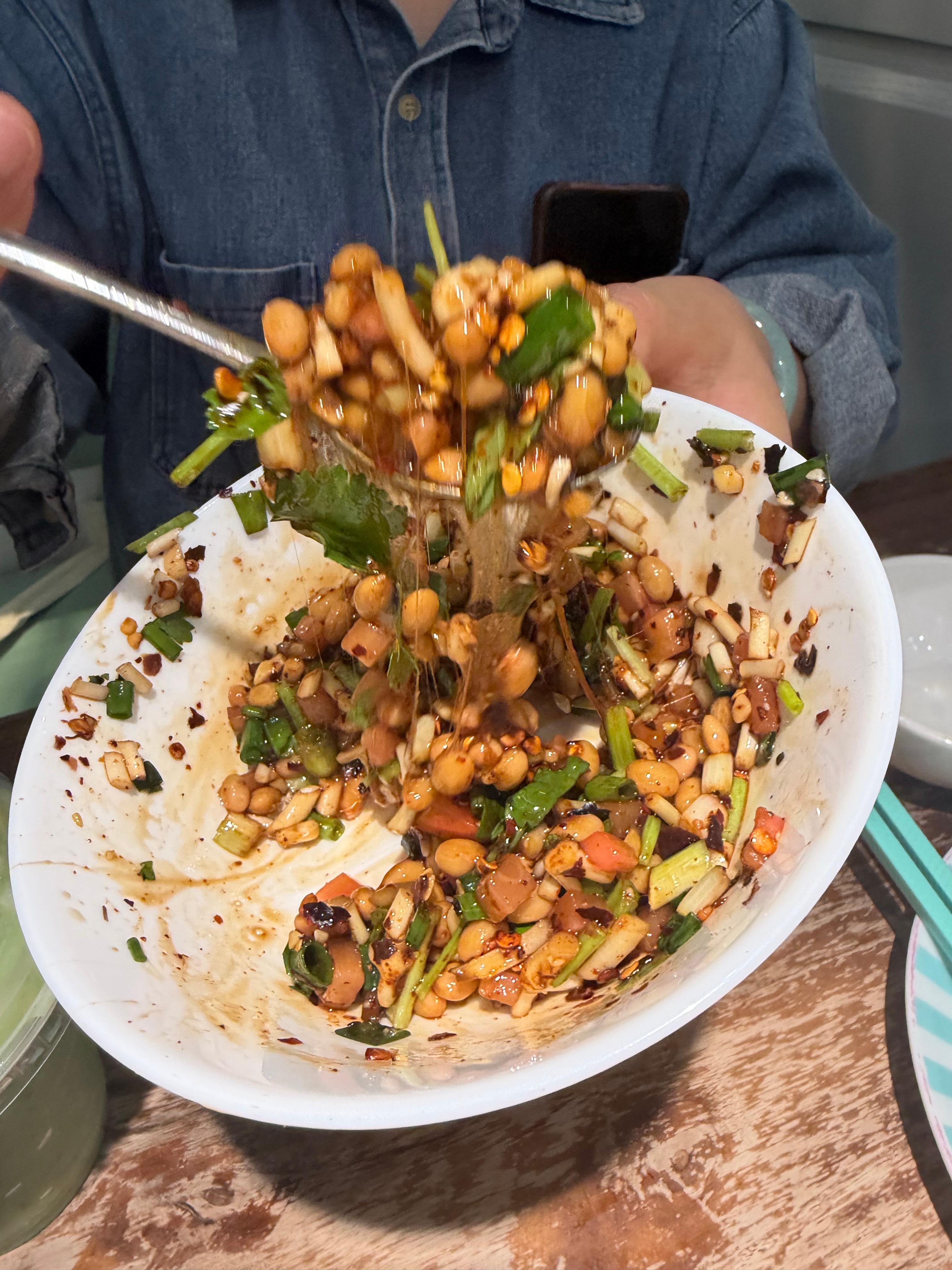 折耳根+纳豆谁琢磨的呢 贵阳