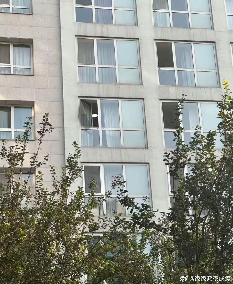 于朦胧昨晚9点半还在线整个人都懵了[泪] 昨天9点半还在线的人，今早怎么就传这种