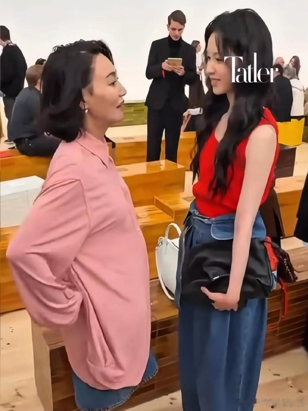 惠英红约陈都灵一起旅行 从采访对话到敲定同行，节奏快得像看偶像剧！陈都灵带暖宝宝