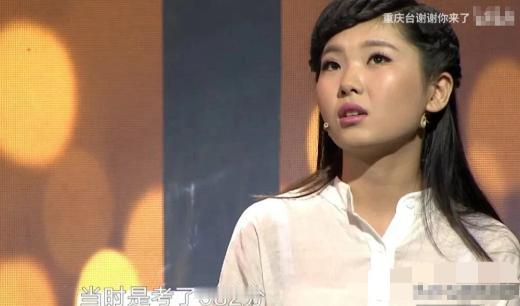 山东临沂一45岁男子，资助17岁贫困女孩上学，女孩毕业上门感谢，男子却红着眼说：