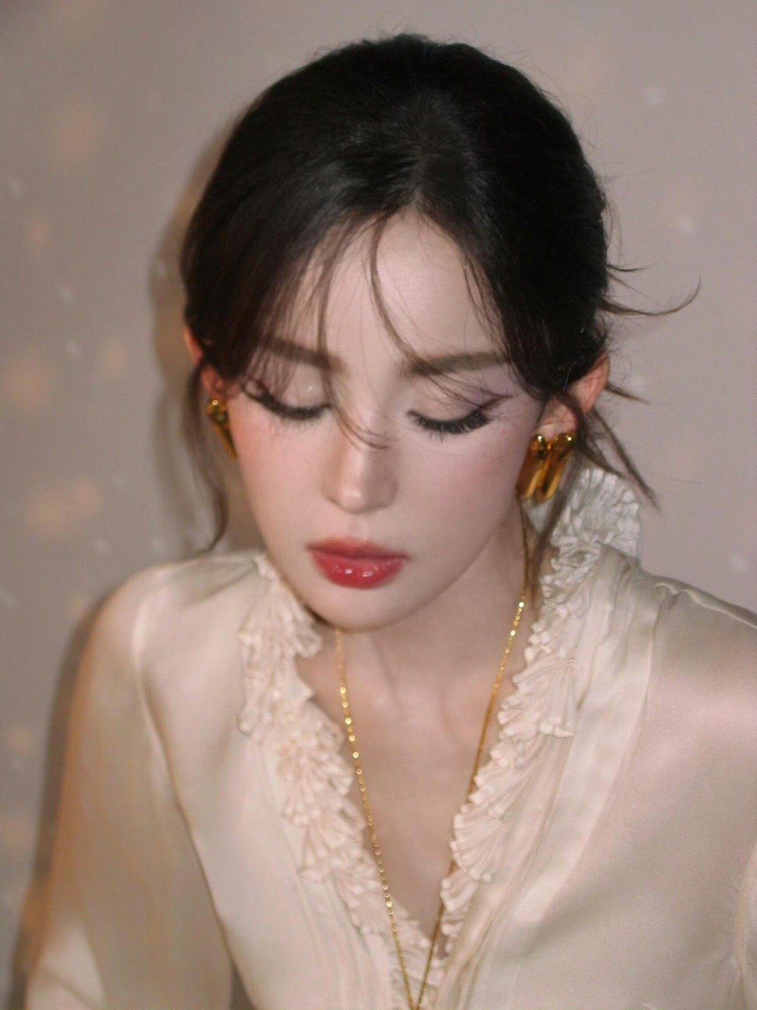 娜扎雀斑妆完完全全魅惑娜扎亚裔贵气雀斑妆解锁娜扎全新魅惑雀斑造型！区别于日常淡妆