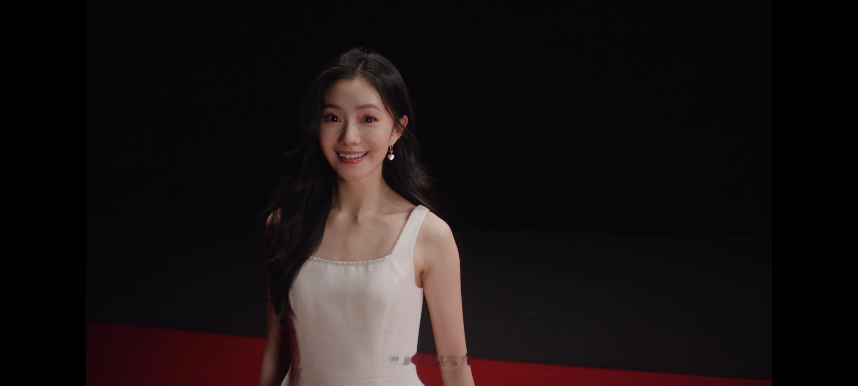 看完韩束官宣大片，谁还没被刘浩存的状态美到失语？看完感觉自己的无名指已经戴上戒指