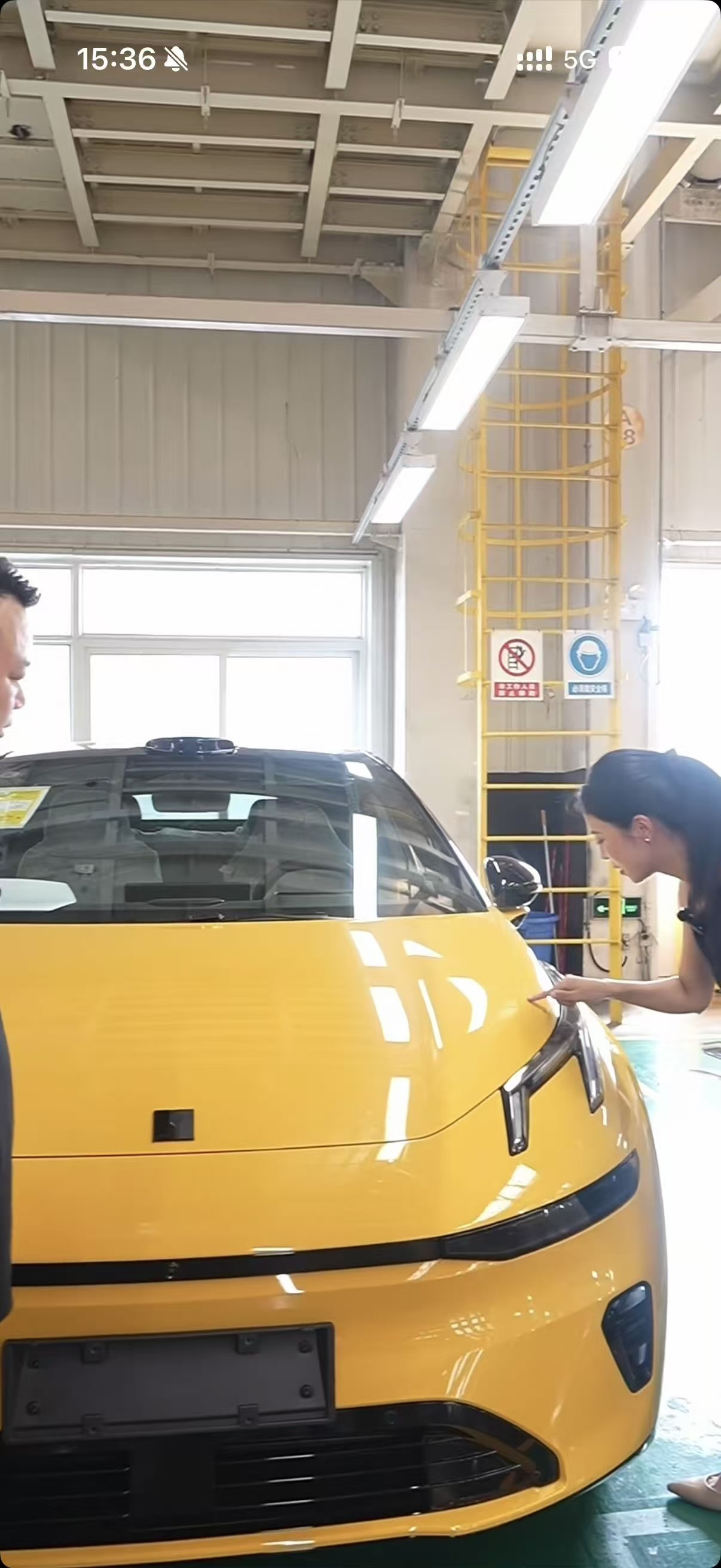 领克高管直播泄密新车 谁能想到领克直播直接意外剧透新车？现场直接漏出原厂大尾翼，