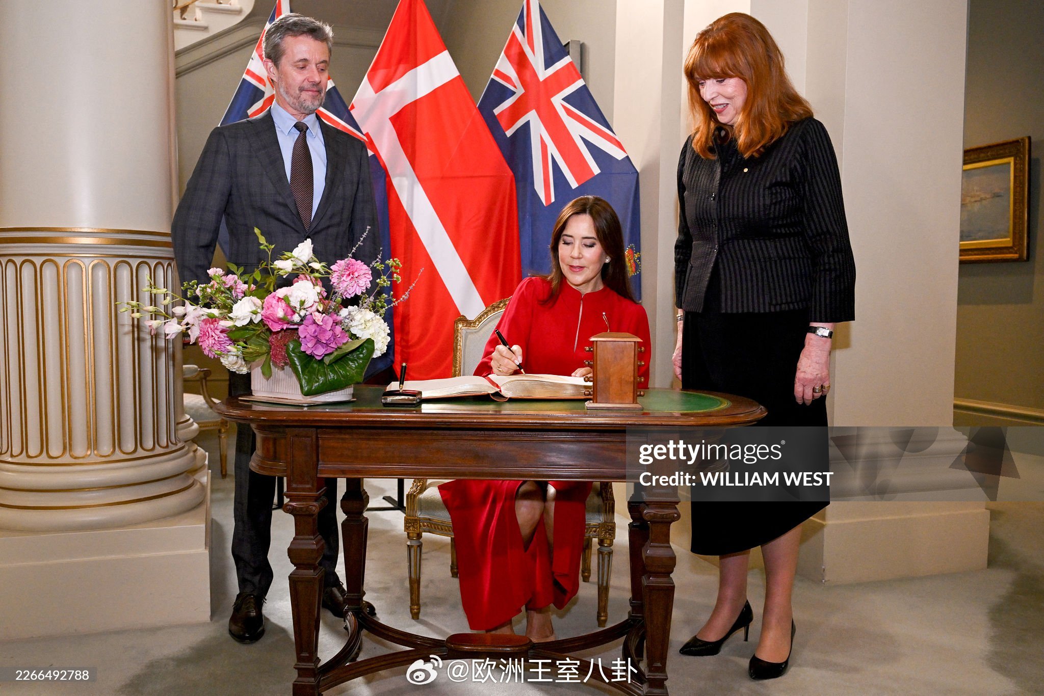 3.17 丹麦国事访问墨尔本，第四天到达墨尔本。玛丽红裙来自Birgit Hal