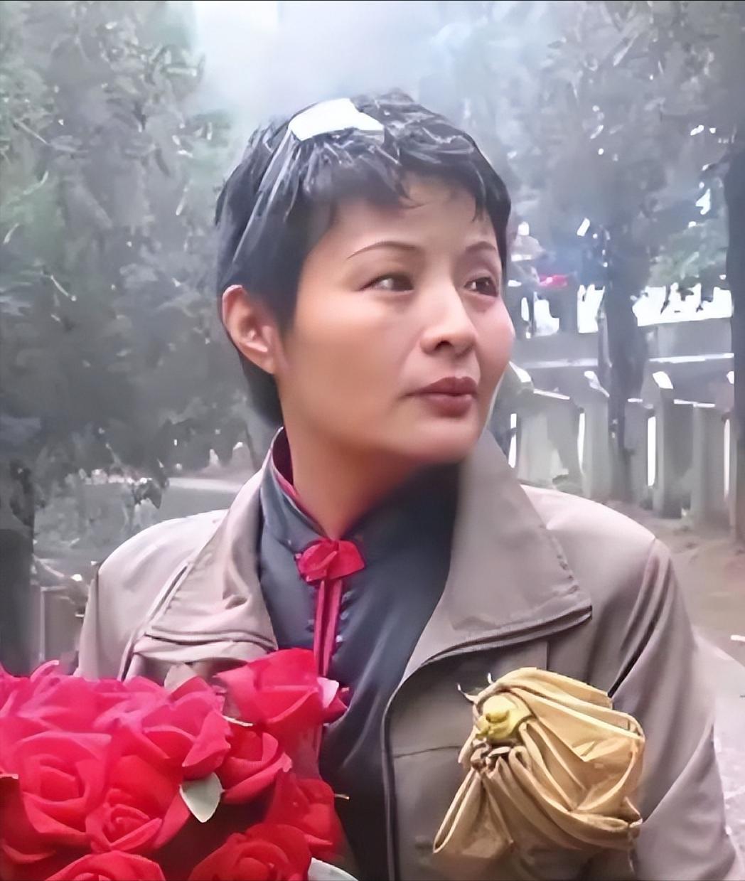 1984年老山前线，17岁战士赵勇向18岁同乡女医务兵谢楠借15块钱想给父亲买收