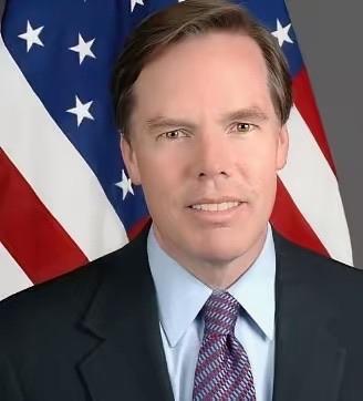 “只针对中国，而不是全世界！”美国前驻华大使卸任后，终于说出真心话，他在返回美国