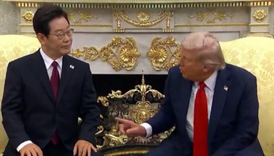 美国总统特朗普周一威胁中国，如果北京不加快稀土出口，将对中国产品征收约200%的