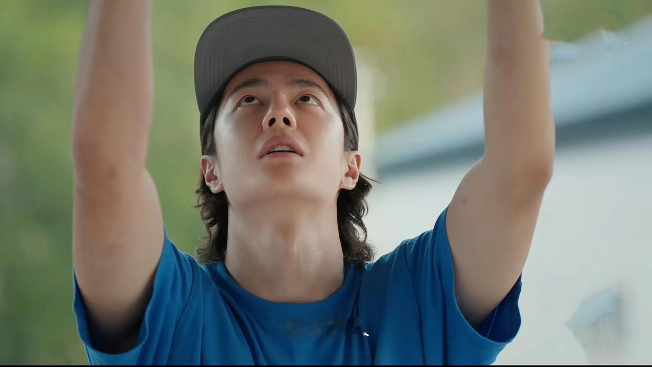 王一博坦言更喜欢现在的状态！
王一博在纪录片《探索新境2》收官之际坦言更享受当下