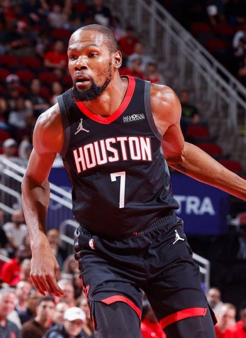 杜兰特：“我们目前仍在磨合阶段，在一场场比赛中摸索如何改进、如何终结比赛。我们拥