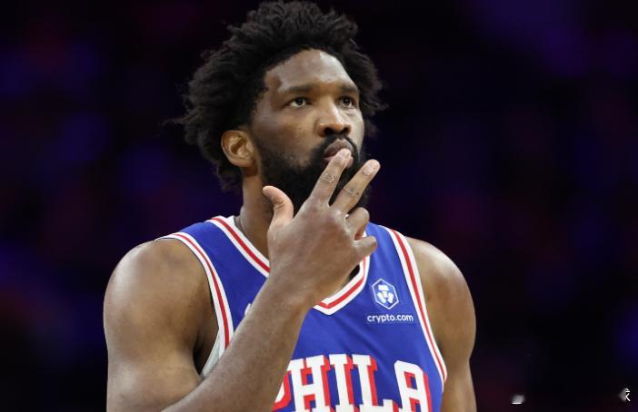 近日，勇士队球员德雷蒙德·格林在其个人播客节目《德雷蒙德·格林秀》中，谈到了76