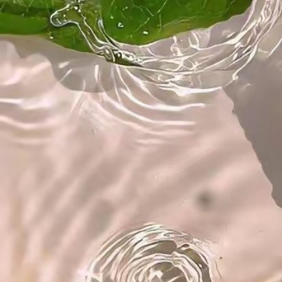 书信曾是摆渡的舟。可纸页会泛黄，字迹会模糊，连最用心的句子都会在时间里褪色。最后