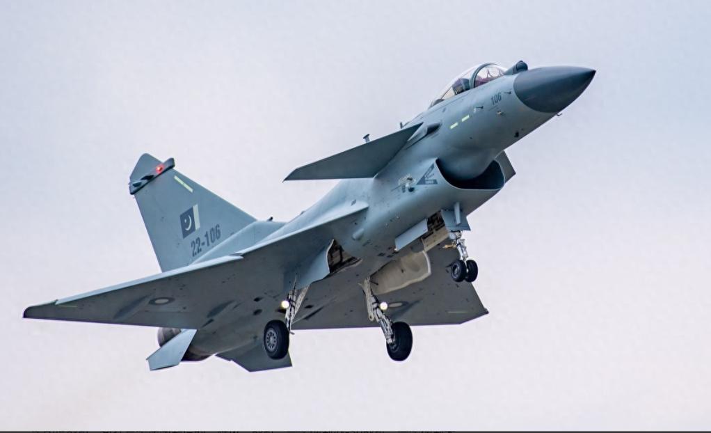 美国对台军售捅马蜂窝！中国反手大举卖武器，反美国家抢疯了！

歼10ce这回是真